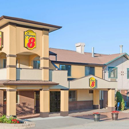 Hotel Super 8 By Wyndham Salmon Arm Exterior foto