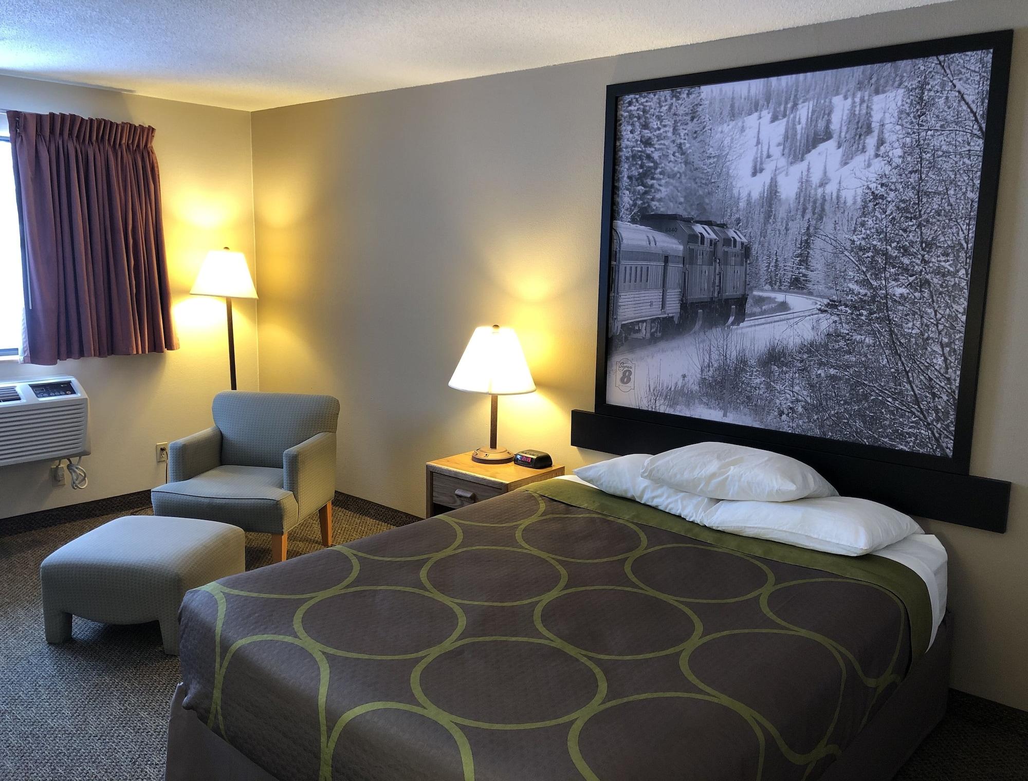 Hotel Super 8 By Wyndham Salmon Arm Exterior foto