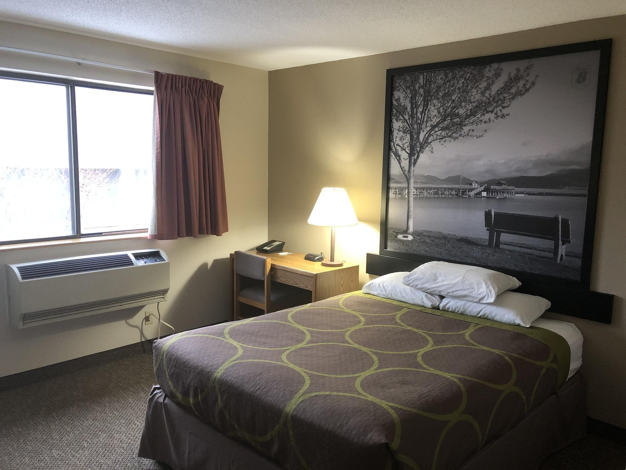 Hotel Super 8 By Wyndham Salmon Arm Exterior foto