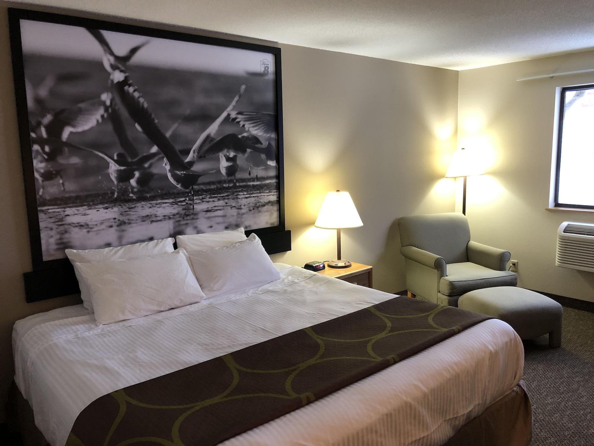 Hotel Super 8 By Wyndham Salmon Arm Exterior foto