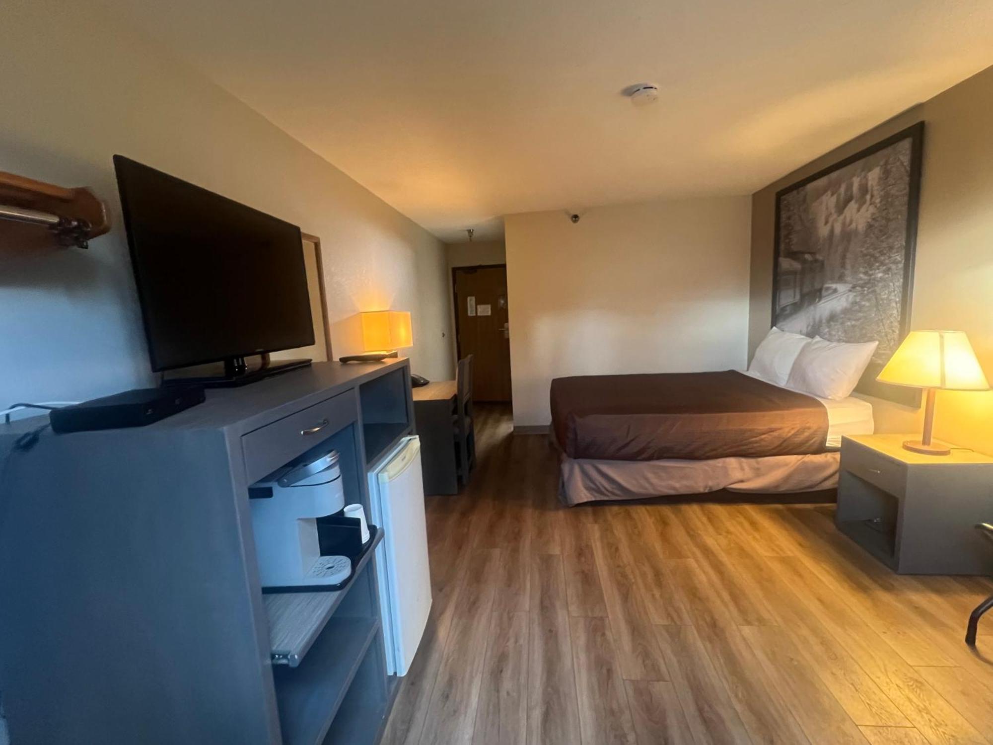 Hotel Super 8 By Wyndham Salmon Arm Exterior foto