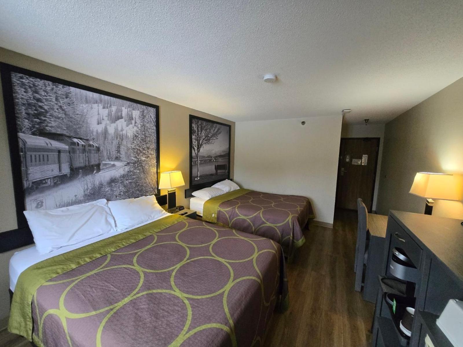 Hotel Super 8 By Wyndham Salmon Arm Exterior foto