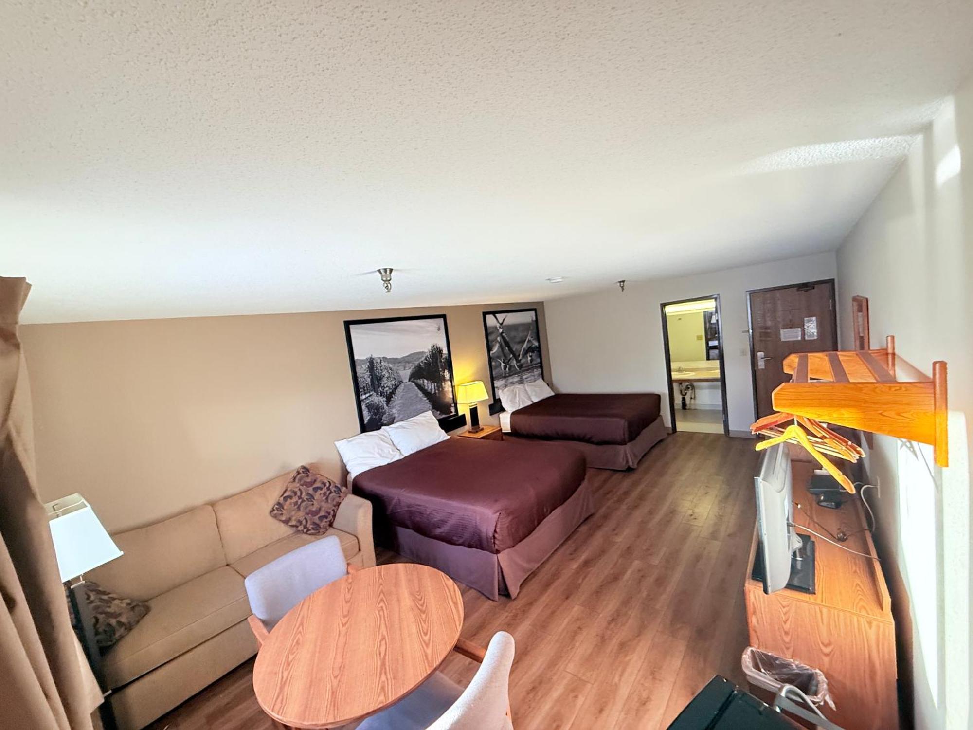 Hotel Super 8 By Wyndham Salmon Arm Exterior foto