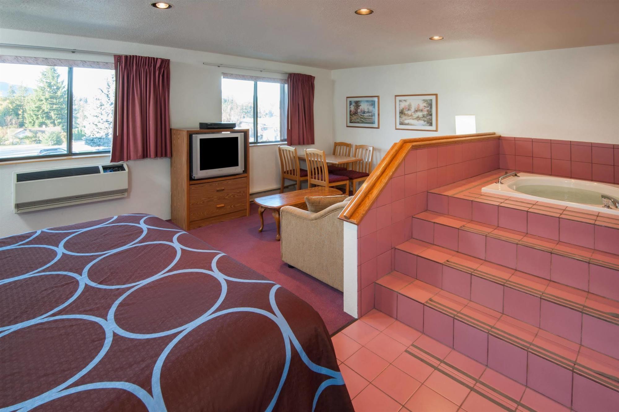 Hotel Super 8 By Wyndham Salmon Arm Exterior foto